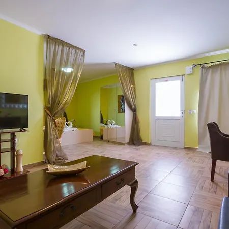 Paradice Luxury Suites-near Zorbas Beach-free Breakfast Hotel 4*